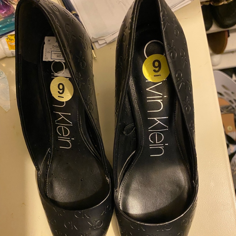 Shoes - Picture 4 of 6